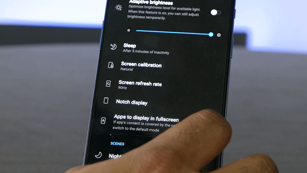 El menú de pantalla del OnePlus 7T muestra la frecuencia de actualización